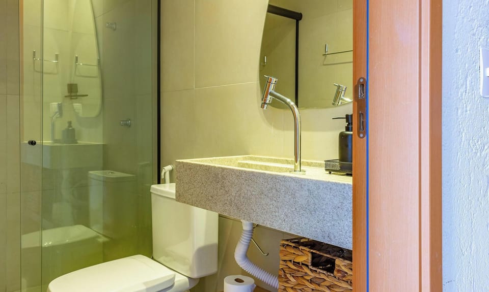 Basic Apartment | Bathroom | Shower