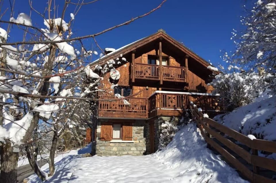 Nestled in the snow, the wooden exterior and balconies sit just minutes from the pistes.