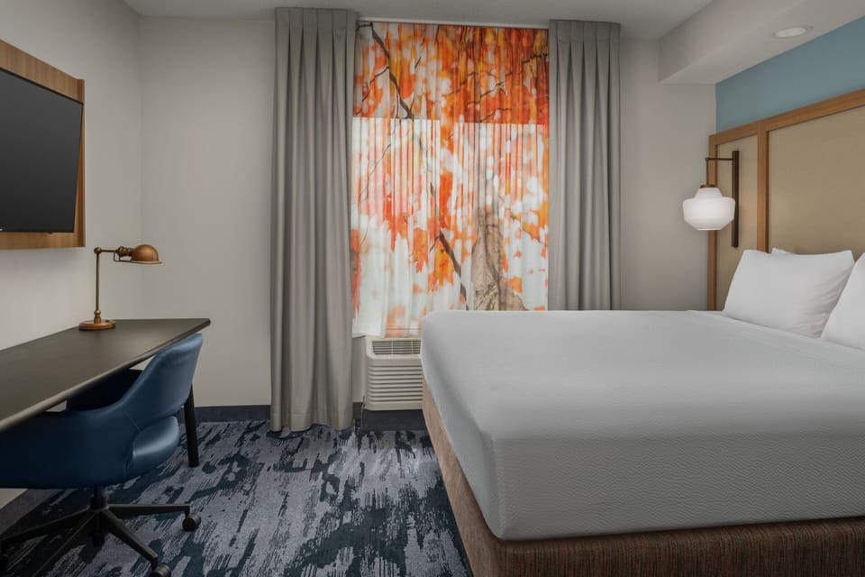 Suite, 1 King Bed with Sofa bed | Premium bedding, desk, laptop workspace, blackout drapes