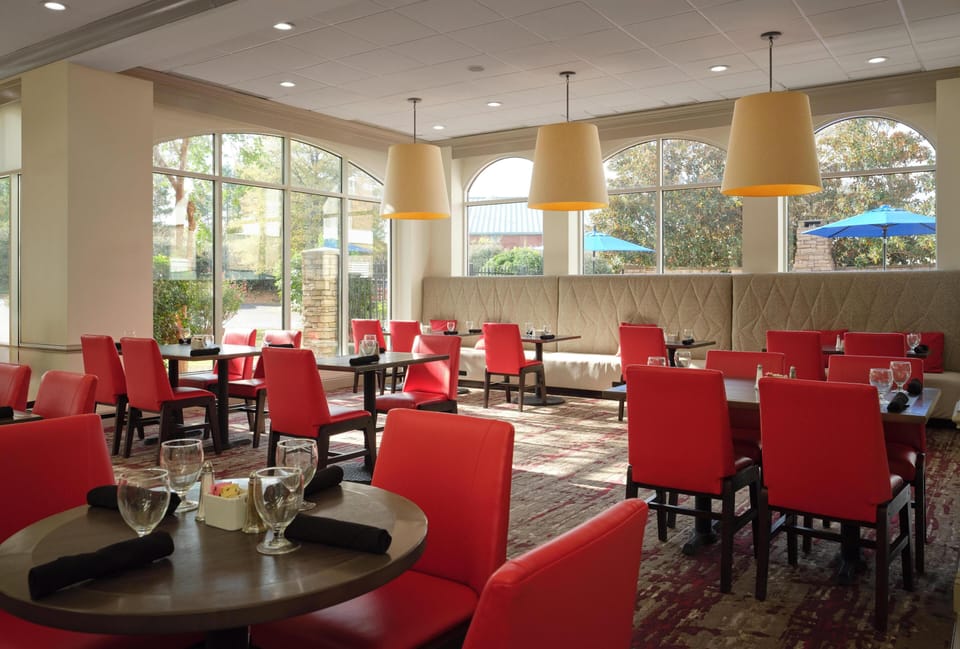 2 restaurants, breakfast served