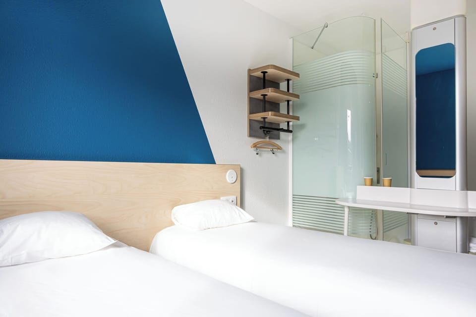 Twin Room, 2 Twin Beds | Premium bedding, desk, blackout drapes, soundproofing