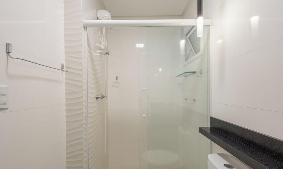 Basic Apartment | Bathroom | Shower