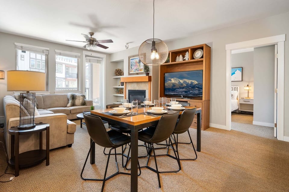 Dinning Table with Sitting for 6 People