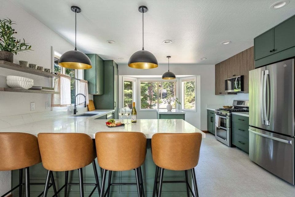 Kitchen are w/ stainless steel appliances