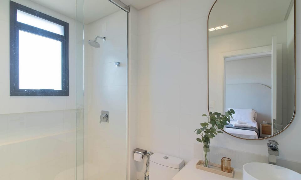 Basic Apartment | Bathroom | Shower