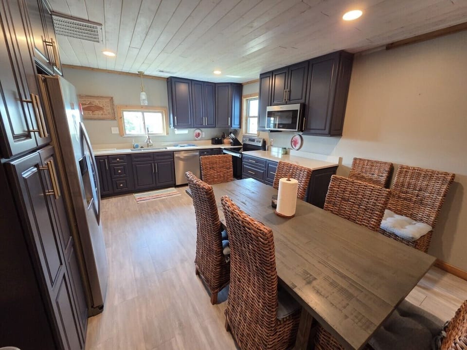 Dining Area & Kitchen (3)