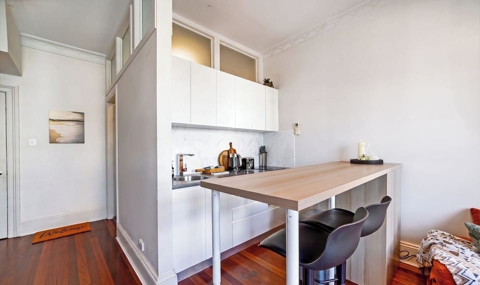 Clean and functional kitchen for light cooking