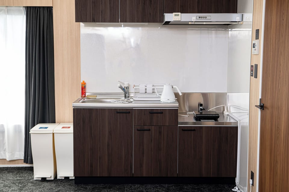 Studio | Private kitchen | Fridge, stovetop, cookware/dishes/utensils