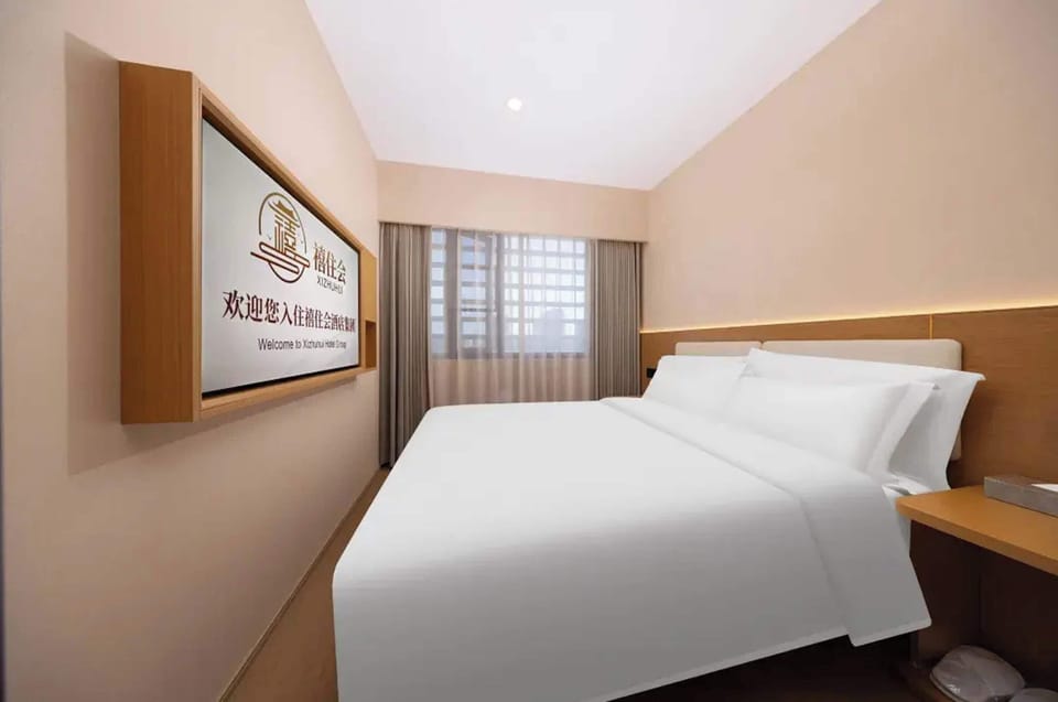 Comfort Double Room, City View | Desk, laptop workspace, blackout drapes, WiFi (free)