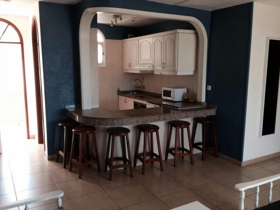 Family Apartment, 2 Bedrooms, Sea View | Private kitchen | Fridge, microwave, stovetop, electric kettle