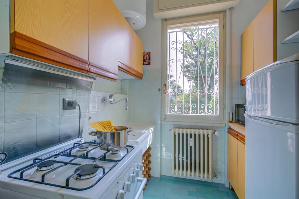 Family Apartment, 2 Bedrooms, Microwave, Mountainside (Manuela's Apartment Stresa next to) | Private kitchen