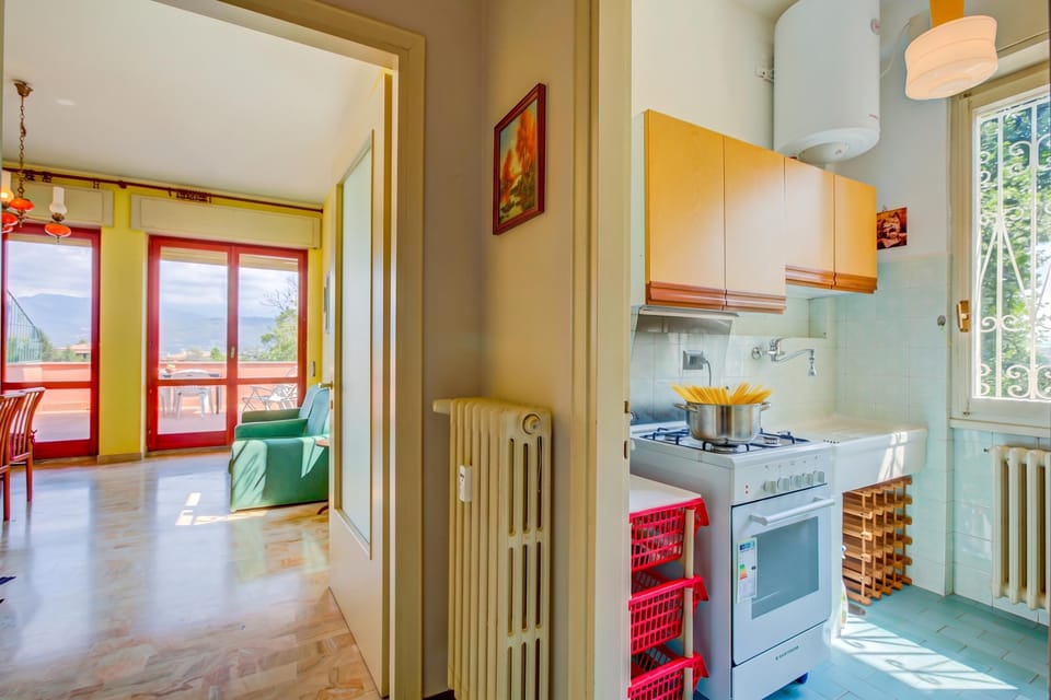 Family Apartment, 2 Bedrooms, Microwave, Mountainside (Manuela's Apartment Stresa next to) | Private kitchen