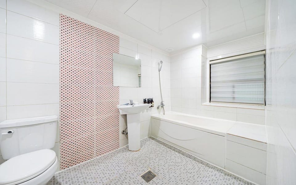 Deluxe Twin | Bathroom | Hair dryer, towels, shampoo, toilet paper