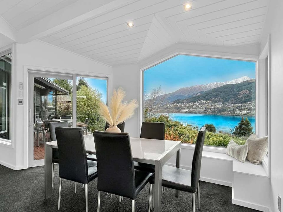 Light-filled dining area perfectly positioned to enjoy panoramic lake and mountain views.