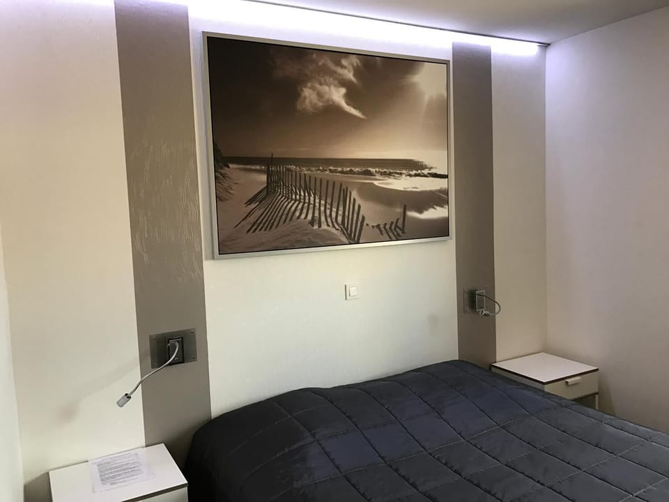 Double Room | Desk, soundproofing, WiFi (free), individually decorated