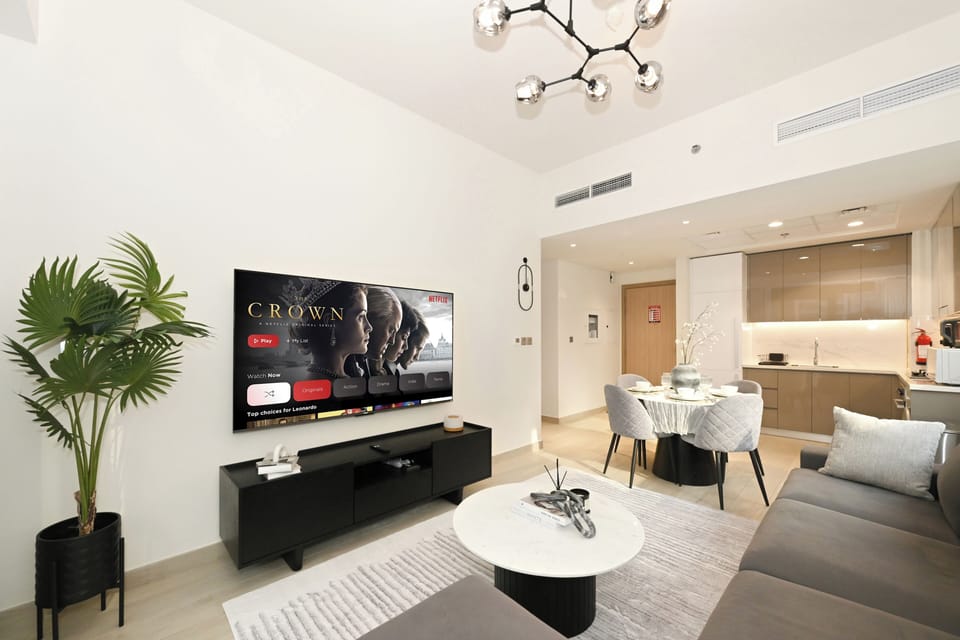Classic Apartment, Balcony, City View | Living area