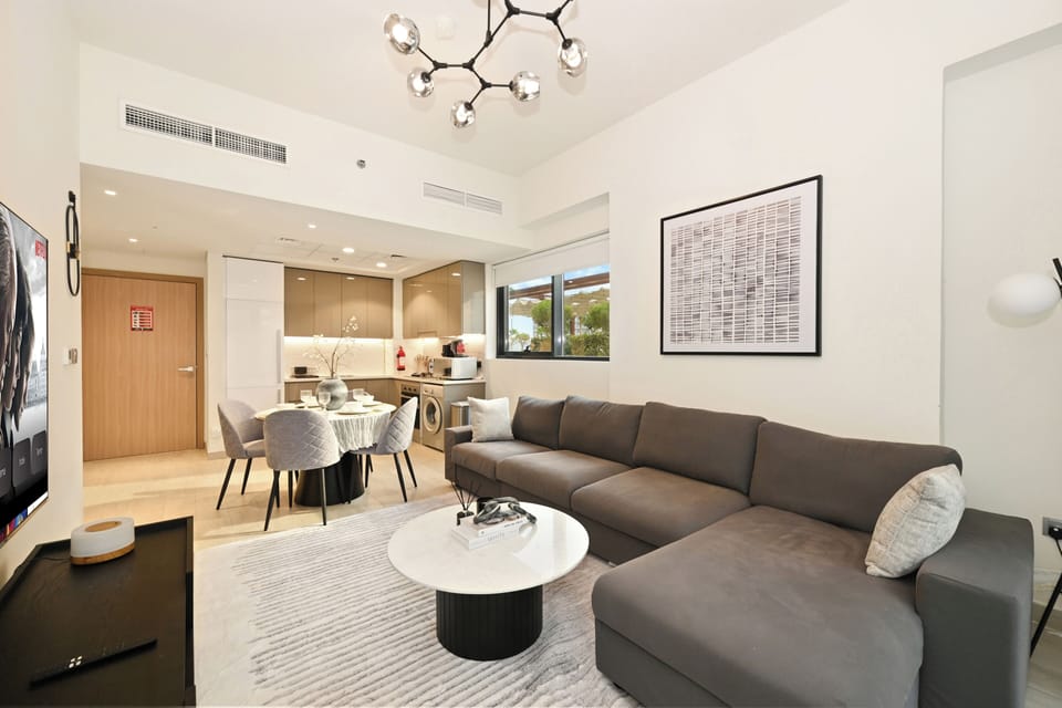 Classic Apartment, Balcony, City View | Living area
