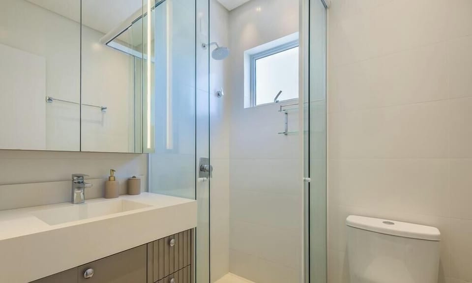 Basic Apartment | Bathroom | Shower