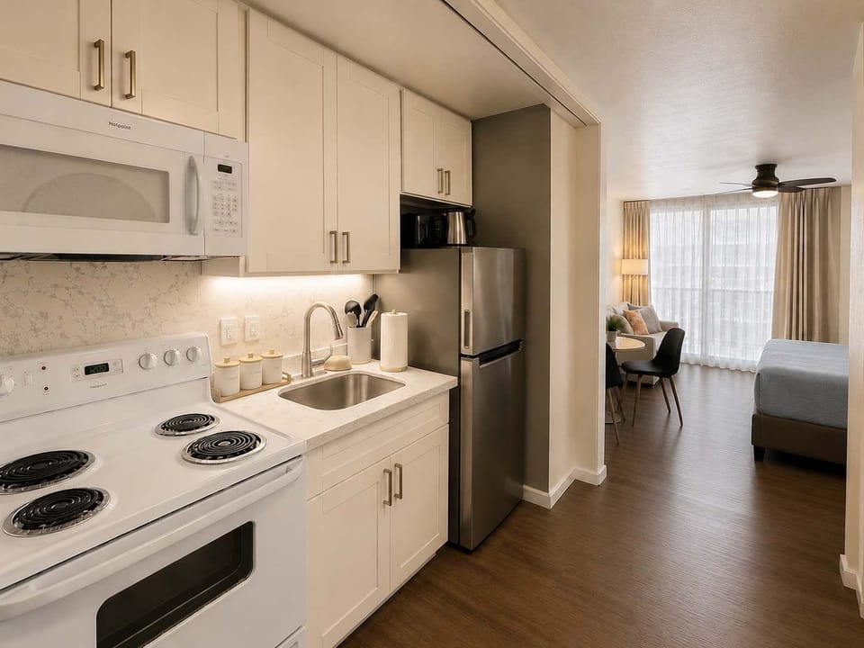 Studio, Beach View (0 Bedroom) | In-room dining