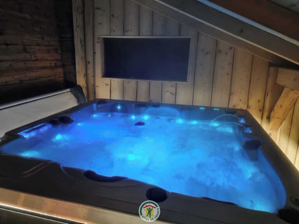 Indoor spa tub