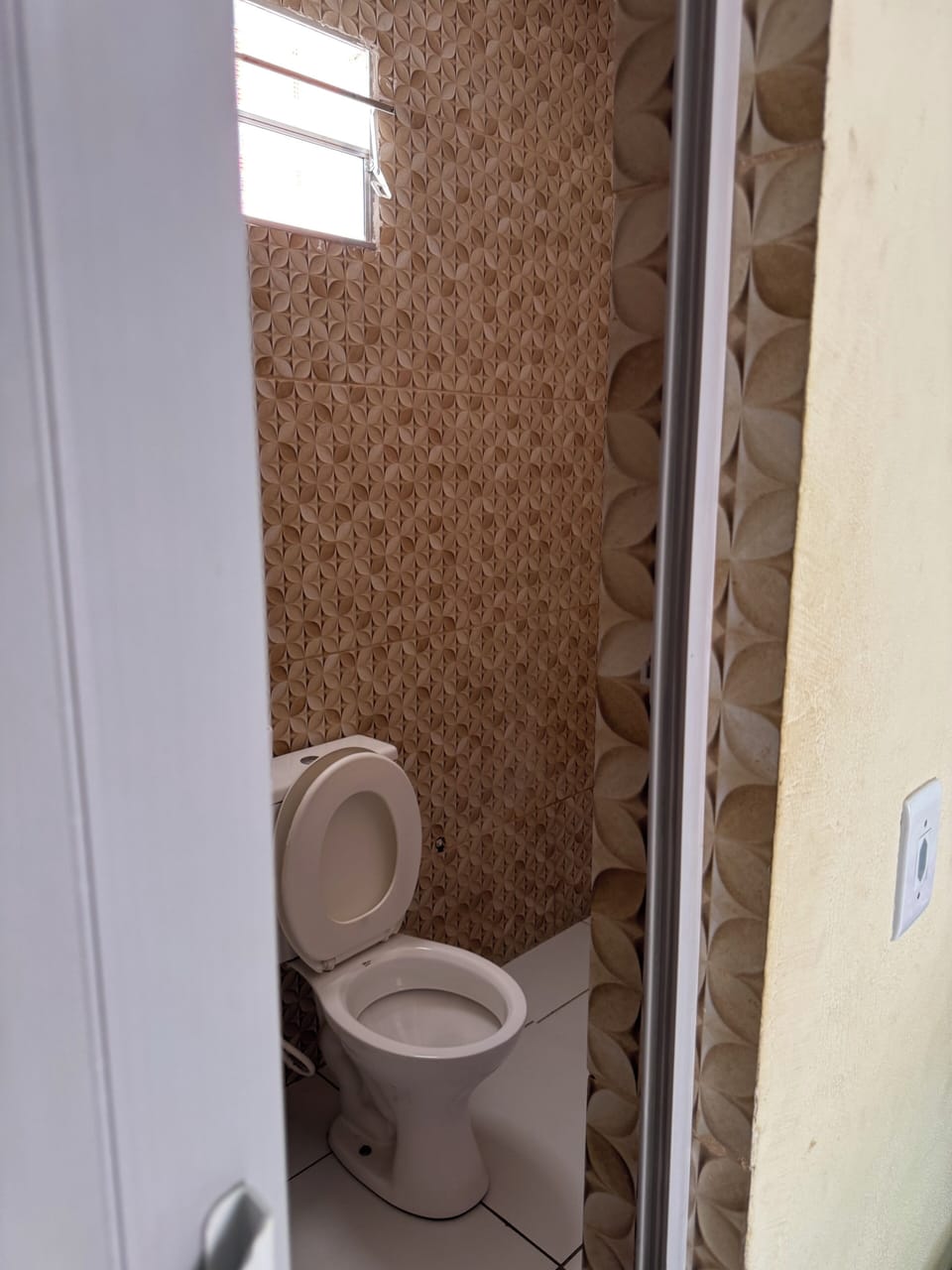 Twin Room | Bathroom | Shower, towels, toilet paper