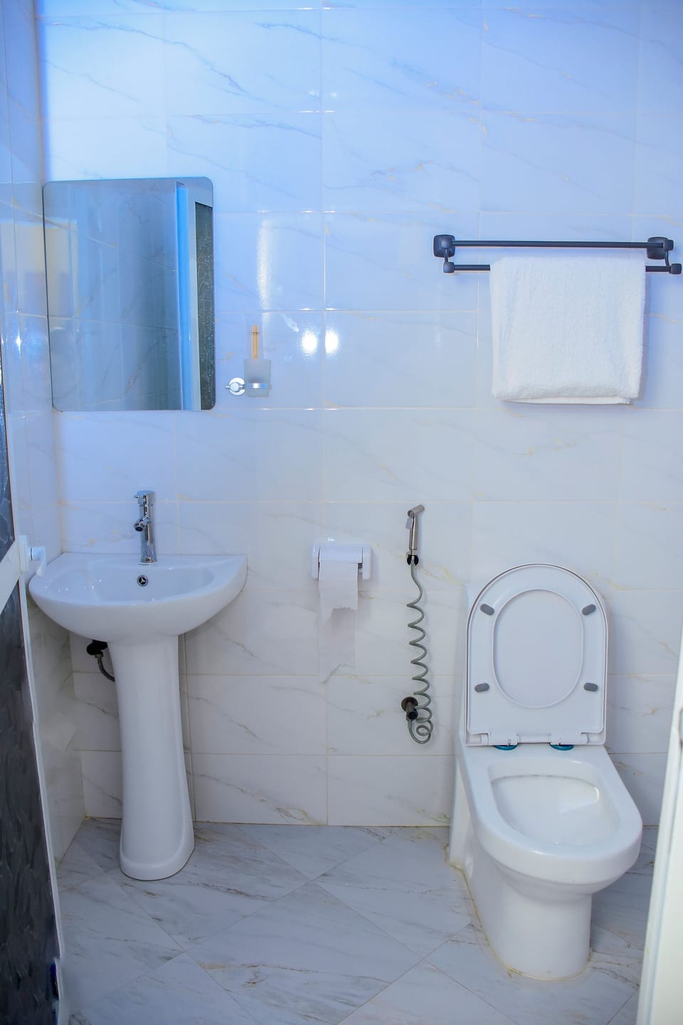 Bathtub, free toiletries, hair dryer (on request), towels