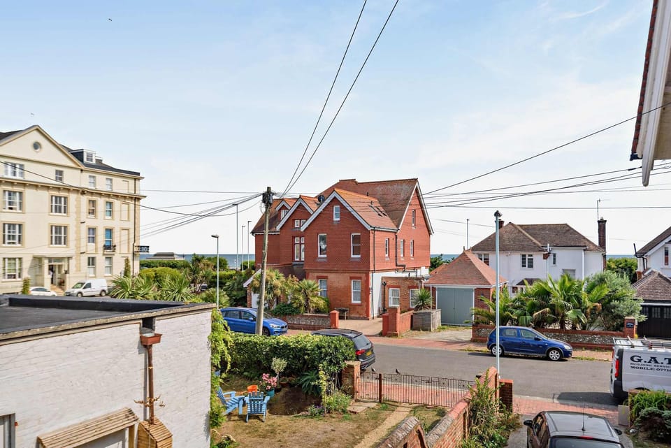 Abbey House Sea View, Worthing - Host & Stay