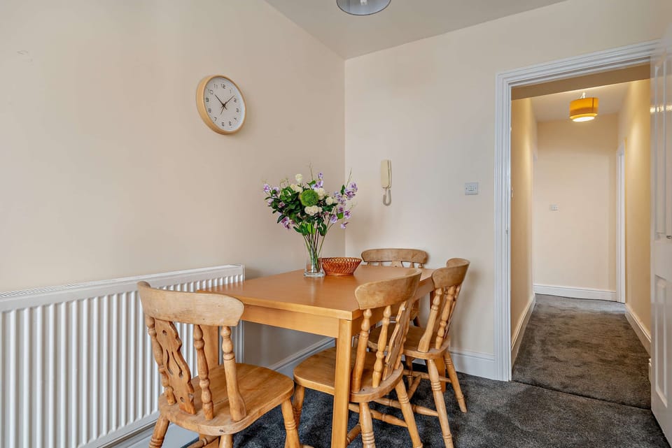 Abbey House Sea View, Worthing - Host & Stay