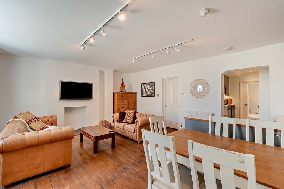 37 Regency Square, Brighton -Host & Stay