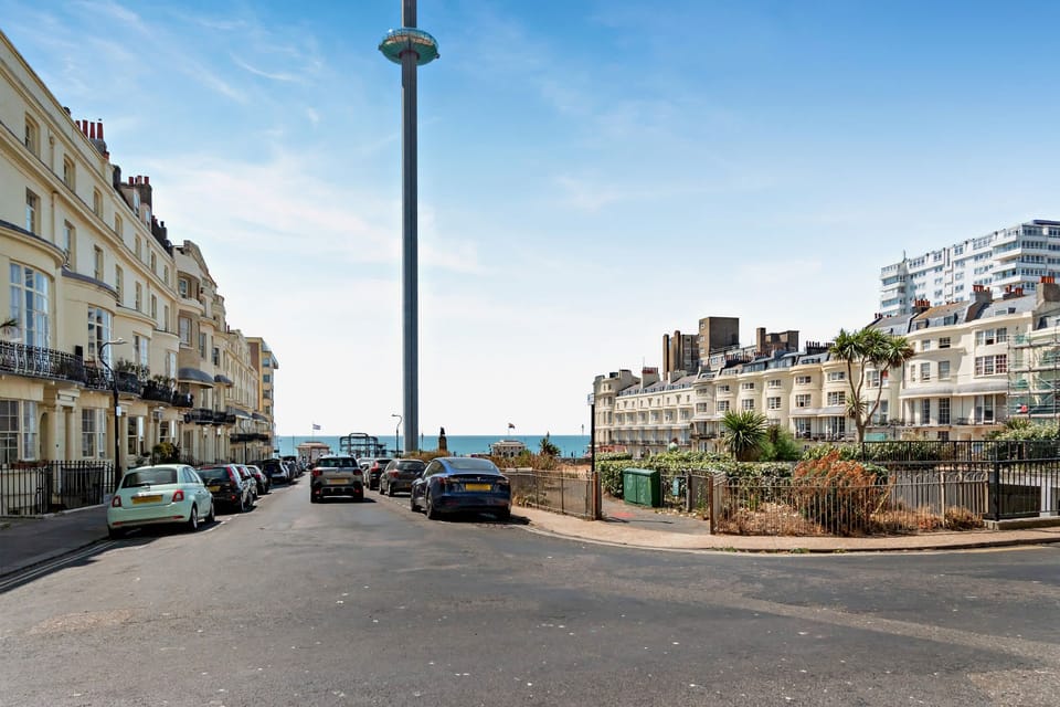 37 Regency Square, Brighton -Host & Stay