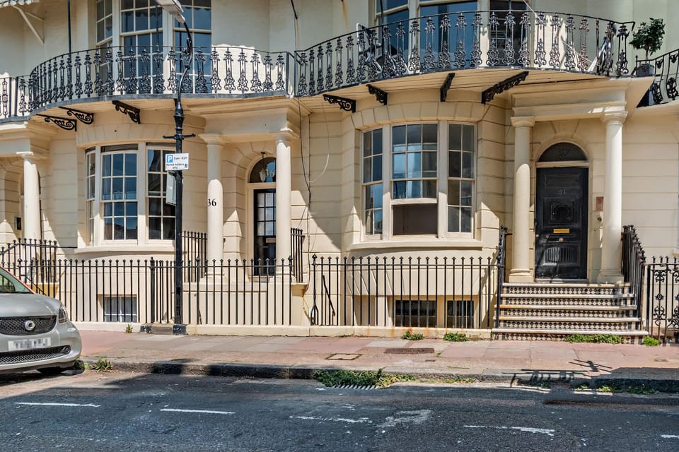 37 Regency Square, Brighton -Host & Stay