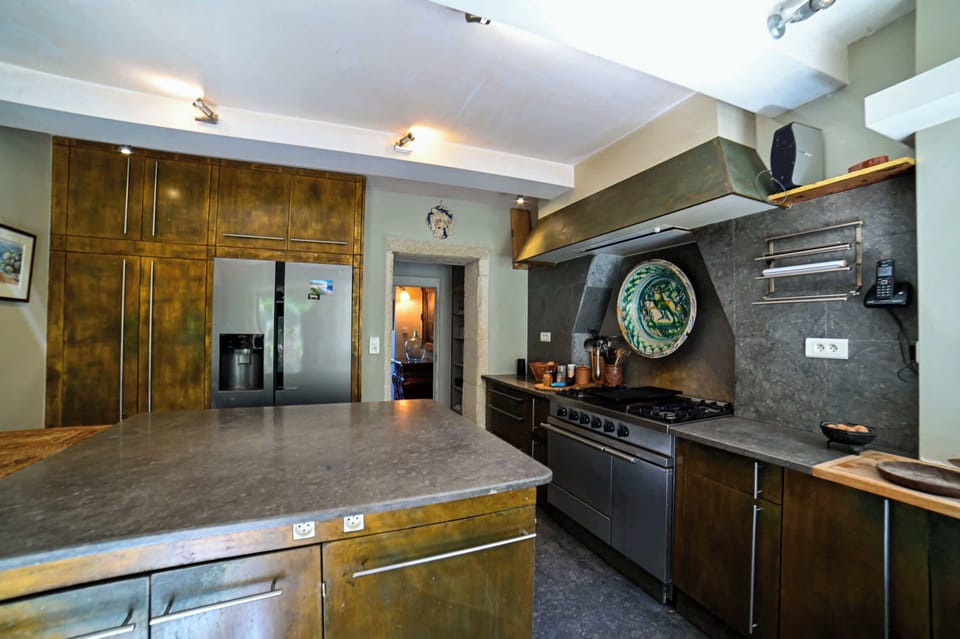 House | 5 bedrooms, high-speed internet