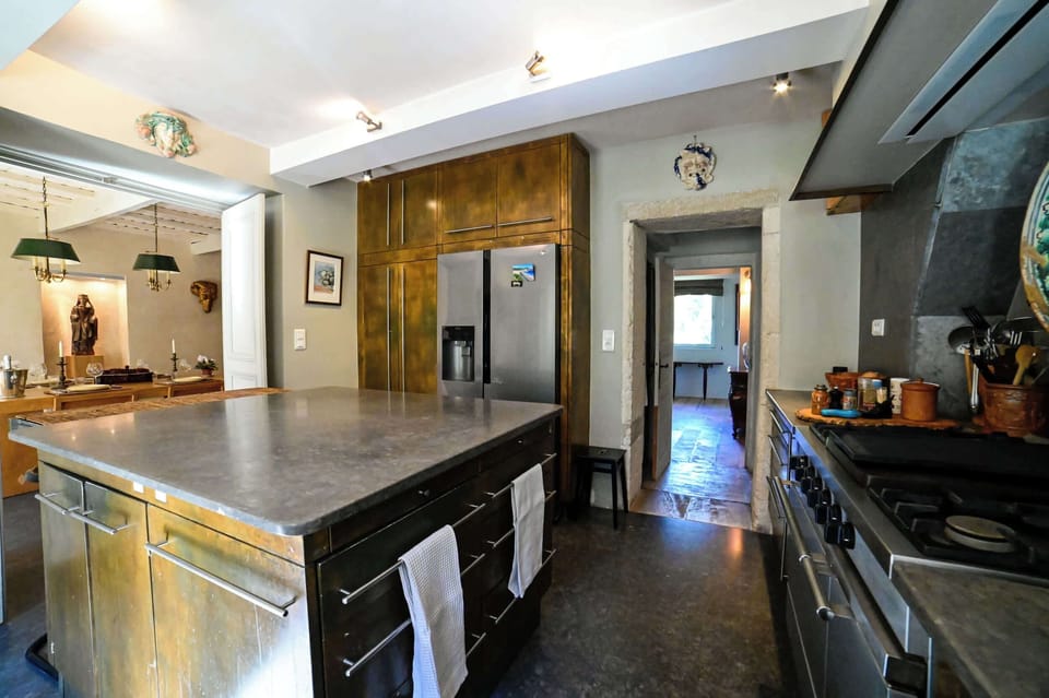 House | 5 bedrooms, high-speed internet