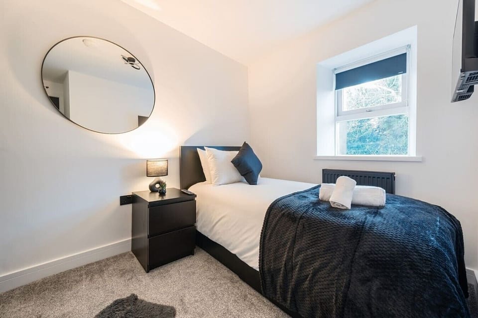 A comfortable and inviting bedroom with fresh linens, cosy furnishings, and a relaxing atmosphere for a great night’s sleep. (Rich Property Management)