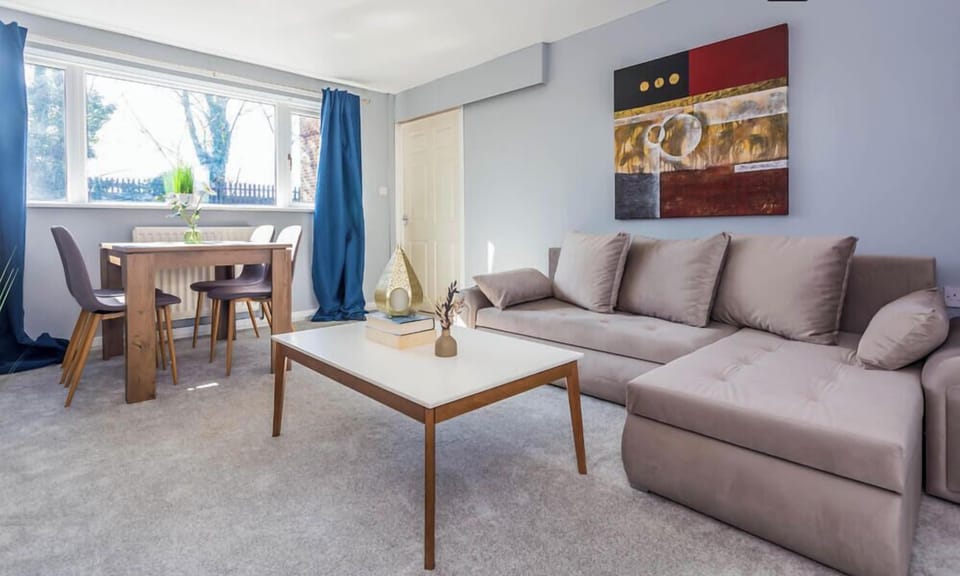 Living Room/Seating Area
