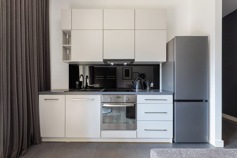 Apartment | Private kitchenette | Coffee/tea maker, full-size fridge, oven, stovetop