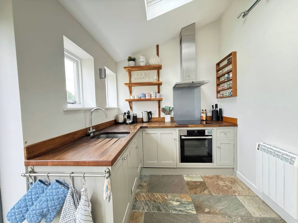 Dishwasher, cookware/dishes/utensils
