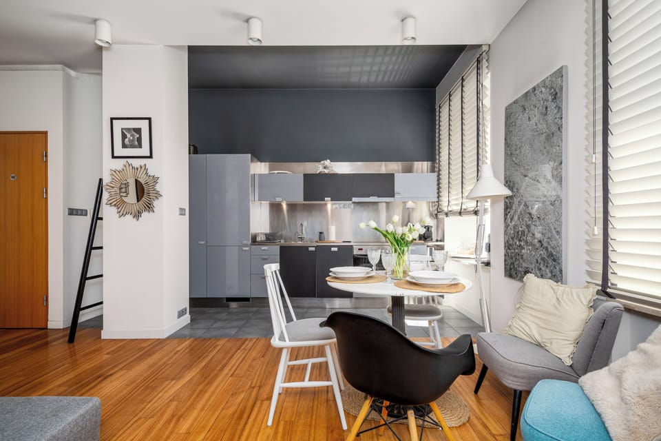 Apartment (15) | Living area | 30-inch flat-screen TV with digital channels