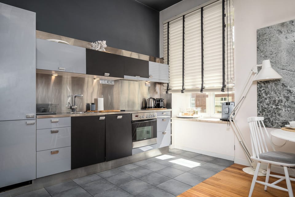 Apartment (15) | Private kitchen | Fridge, stovetop, electric kettle, cookware/dishes/utensils