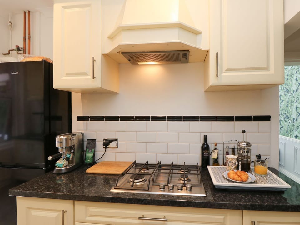 Cookware/dishes/utensils