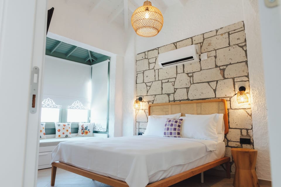 Deluxe Double Room, Garden View | Minibar, WiFi (free)