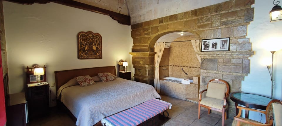 Premium Double Room, 1 King Bed, Mobility Accessible, Private Bathroom | Free WiFi, bed sheets