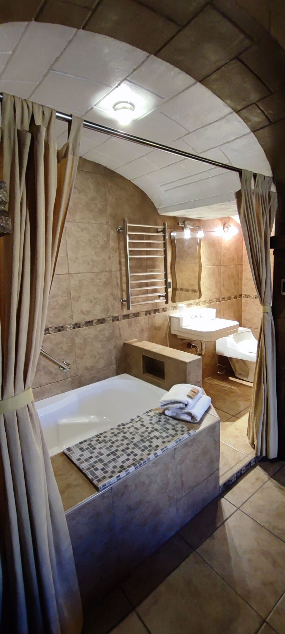 Premium Double Room, 1 King Bed, Mobility Accessible, Private Bathroom | Bathroom | Soap, toilet paper