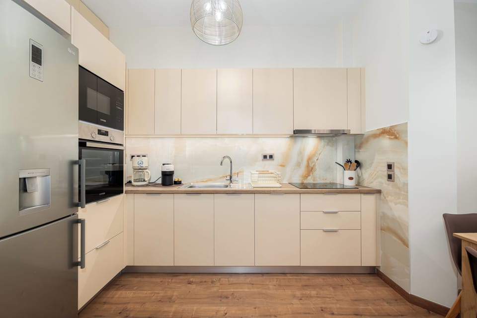 Comfort Apartment, Balcony | Private kitchen | Full-size fridge, microwave, oven, stovetop