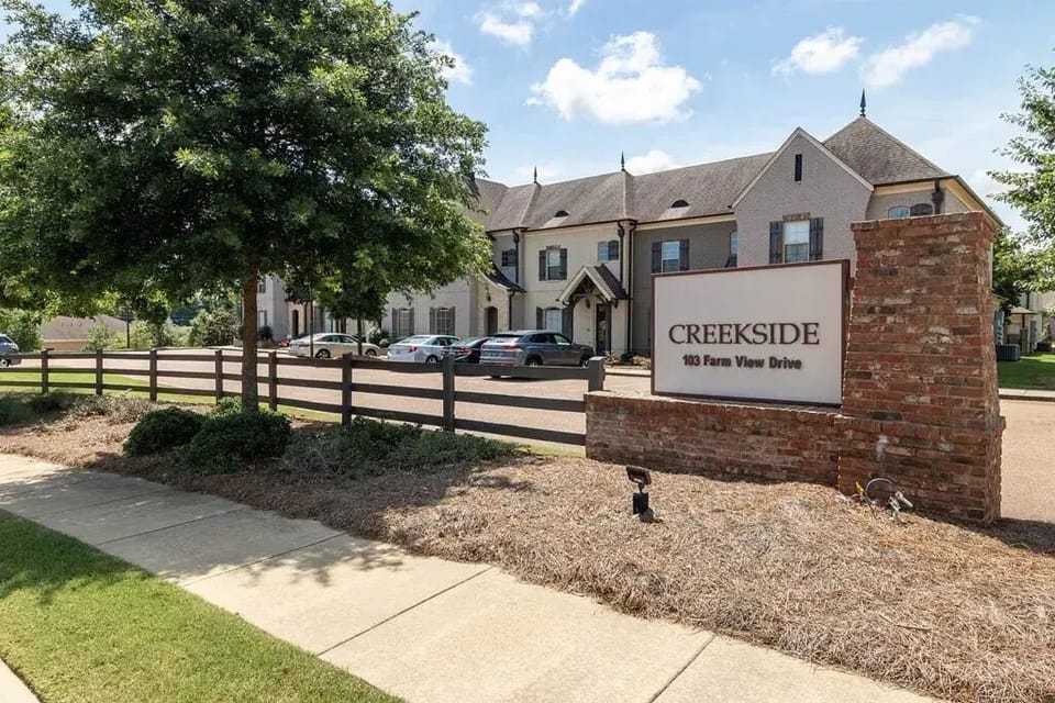 Creeksid Entrance