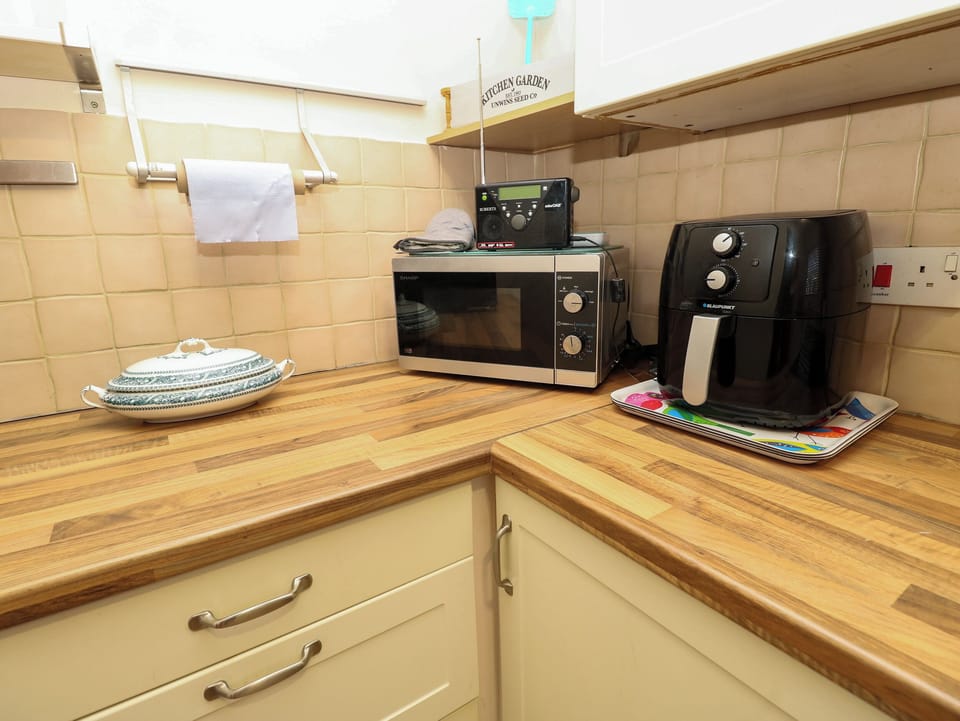 Dishwasher, cookware/dishes/utensils