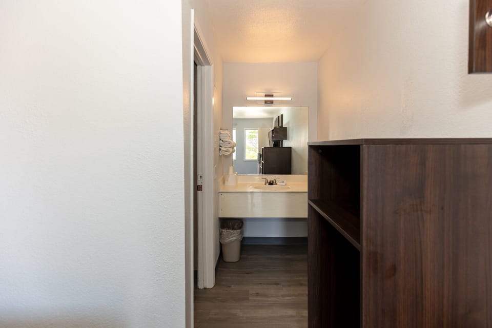 Basic Single Room | Interior