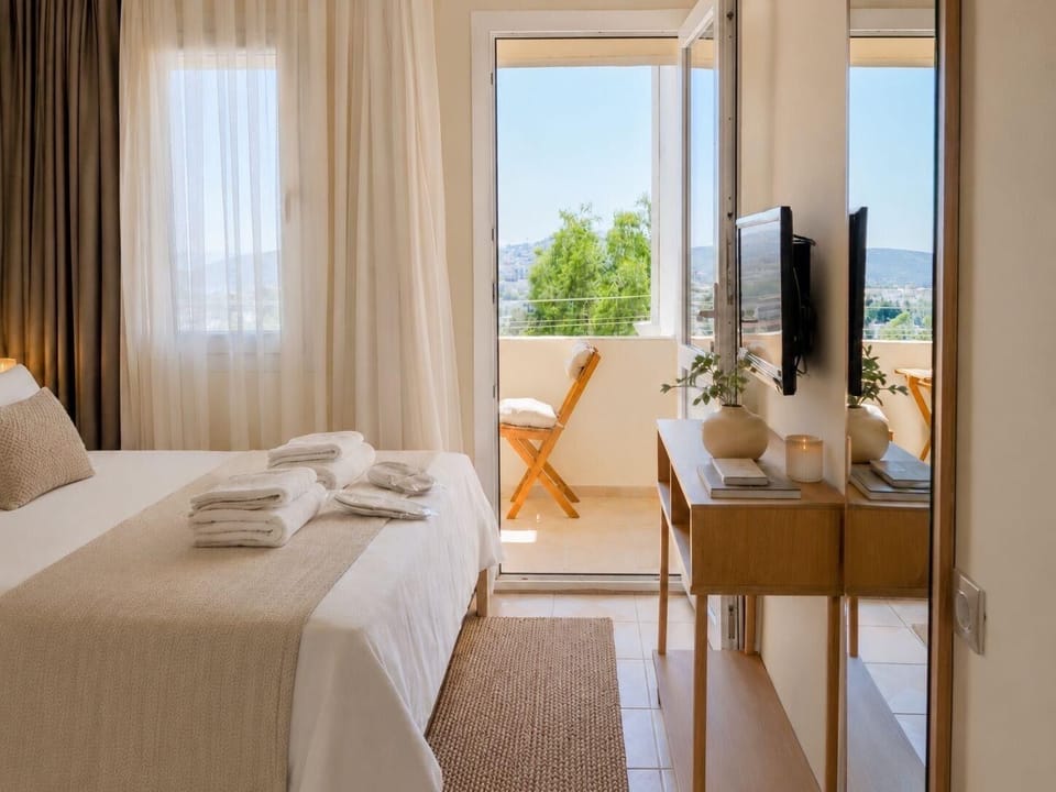 Basic Room, Balcony, Mountain View | City view
