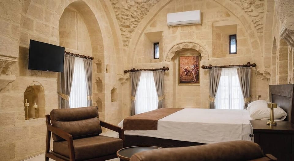 Family Suite, City View | Desk, laptop workspace, WiFi (free), bed sheets