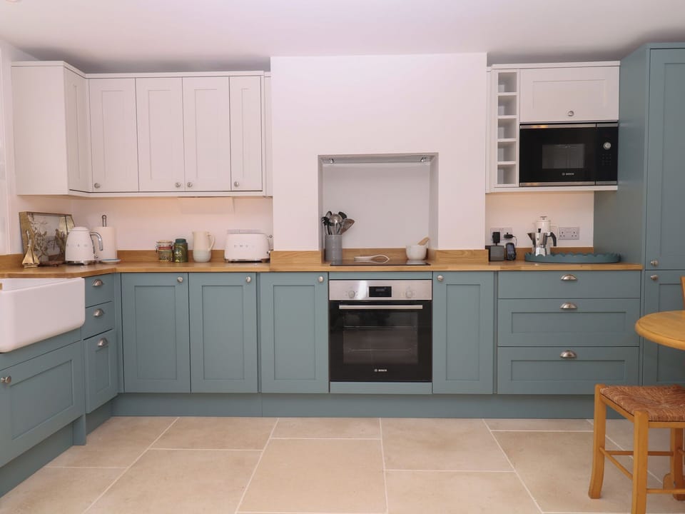 Dishwasher, cookware/dishes/utensils